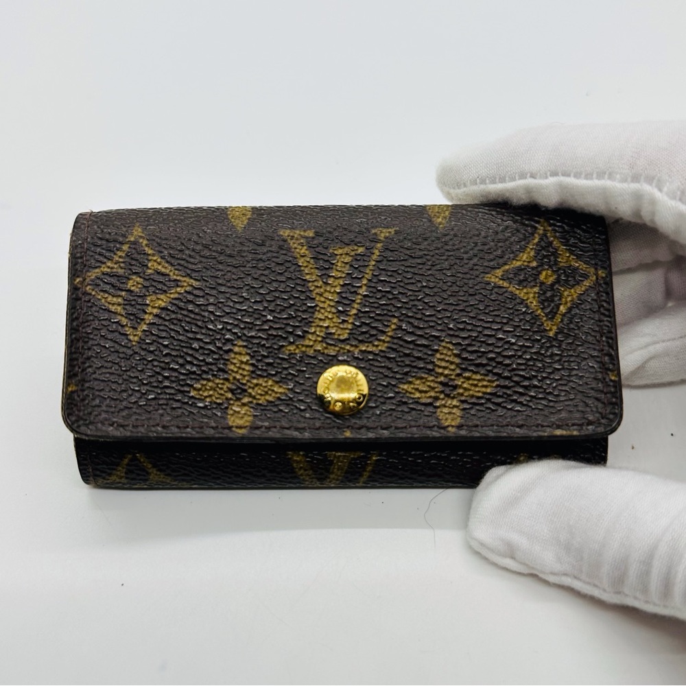 Authentic Louis Vuitton 4 Key holder
